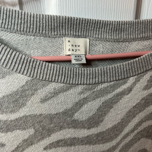 A New Day Women’s Gray Zebra Print Sweater XXL - Picture 3 of 6
